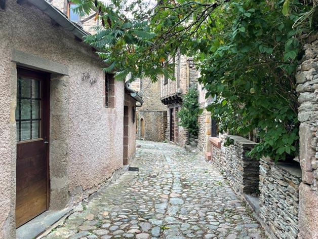 street in Conques