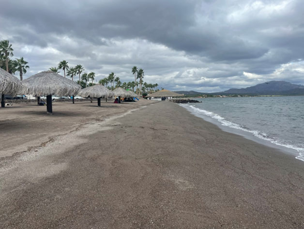 Playa Negrita, jonka kääntäisin pieneksi mustaksi rannaksi.