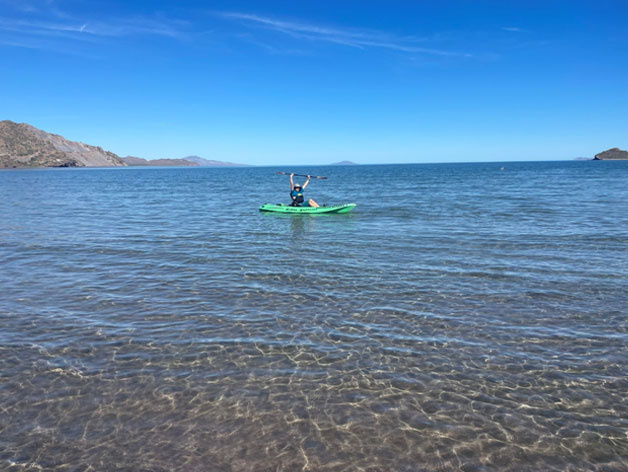 Tämä olen minä yhdellä monista kajakkiseikkailuistani.