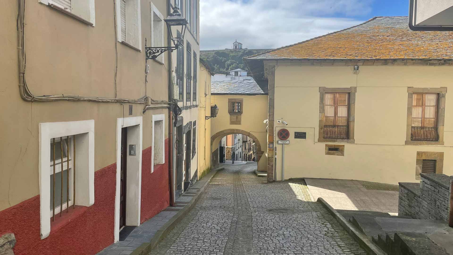 Building extending over the street on the Camino