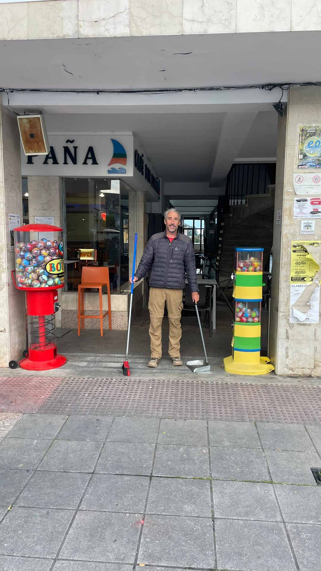 Sweeping up in La Caridad