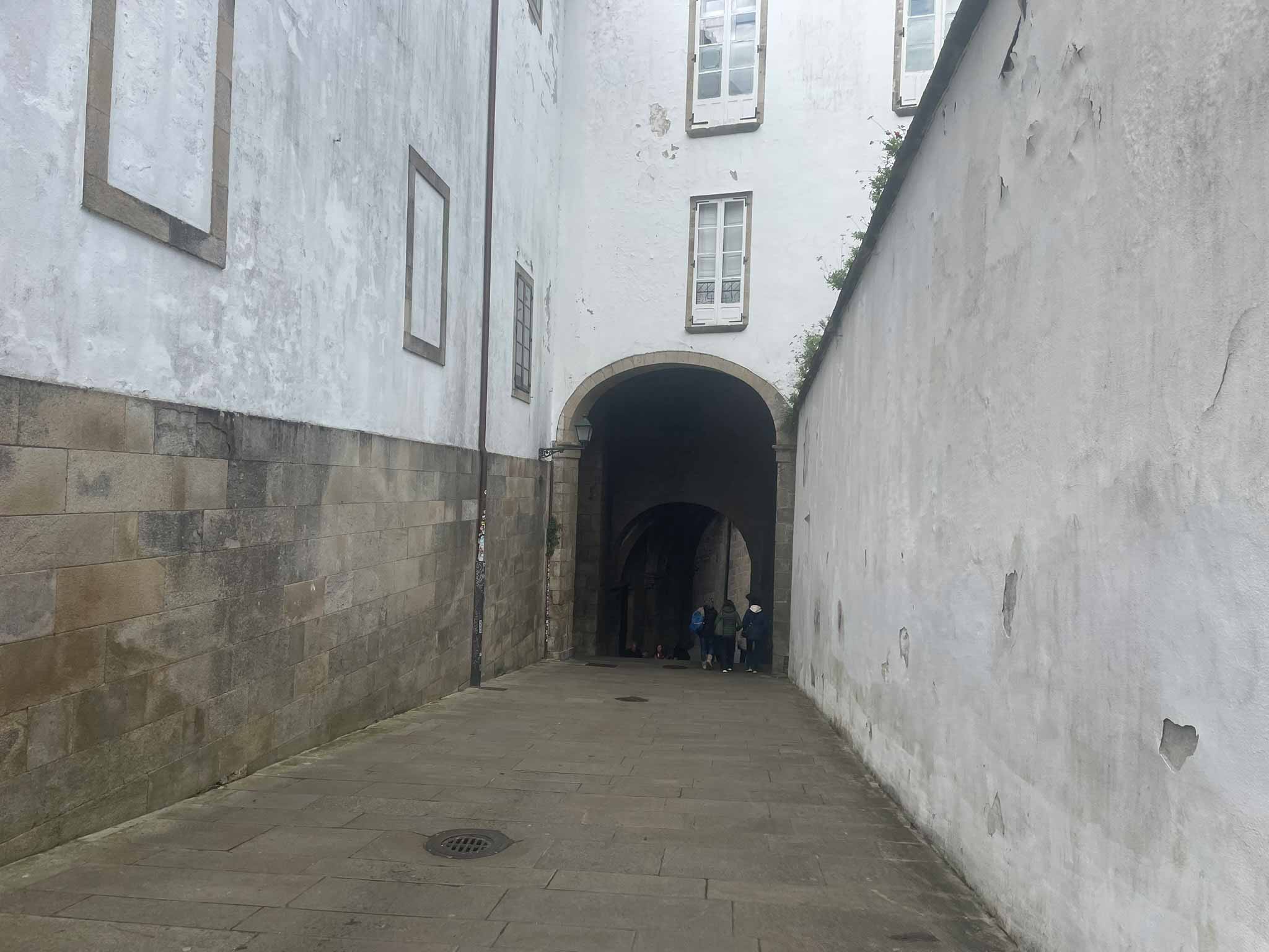 The bagpipe tunnel